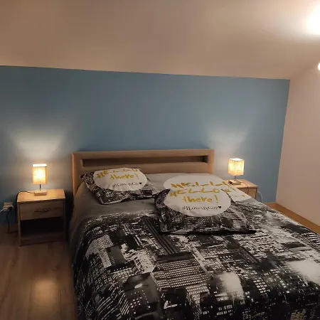 לינה וארוחת בוקר Chez Sam *